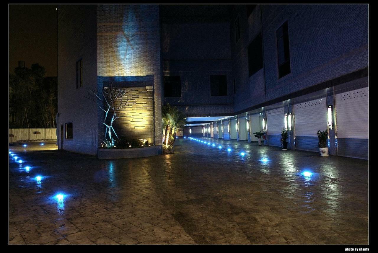 Mos Motel Taoyuan Exterior photo